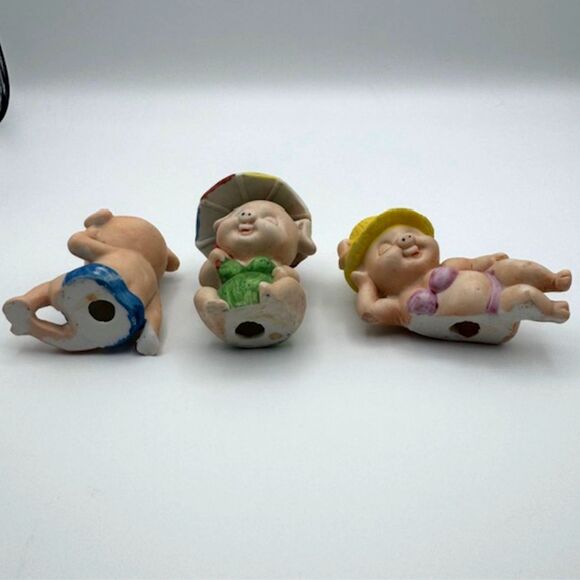 VTG Enesco 1980s Retro Sunbathing Beach Babe Mini Pig Figurines Set of 3 READ - Picture 12 of 12